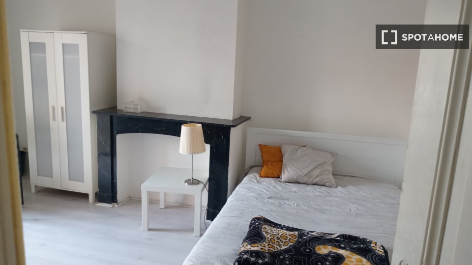 Double room Brussels, 5 beds, 14m² — photo 8