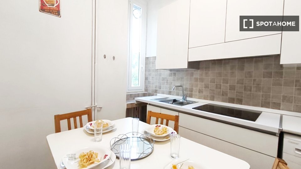 Double room Milan, 3 beds, 75m² — photo 9