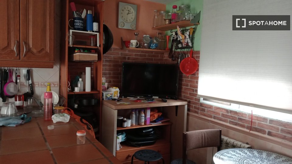 Double room Madrid, 3 beds — photo 24