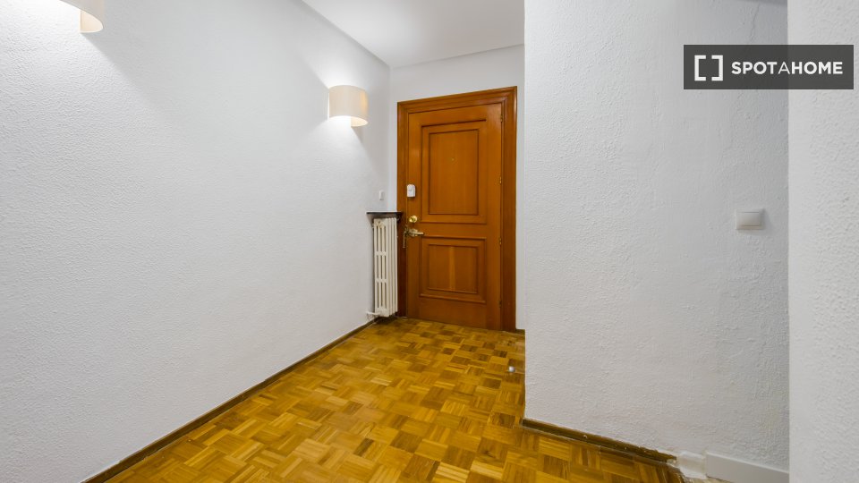 Double room Madrid, 6 beds, 120m² — photo 14