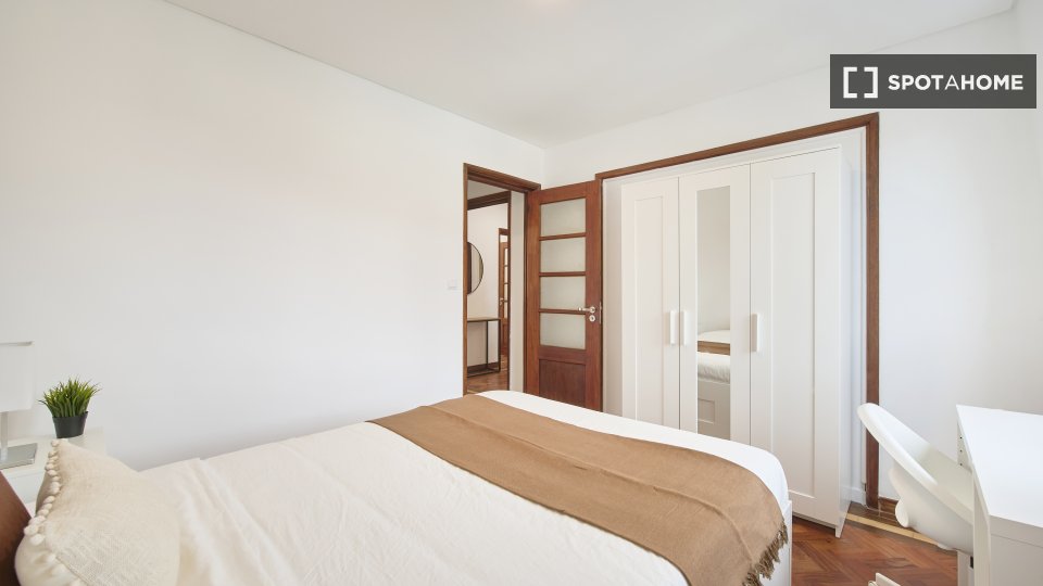 Double room Lisbon, 9 beds — photo 19