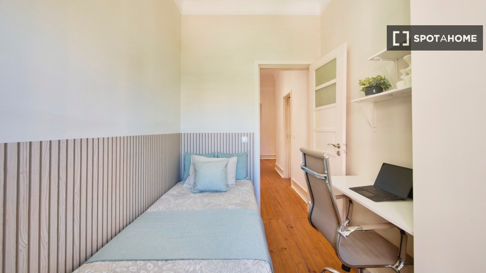 Double room Lisbon, 6 beds — photo 56