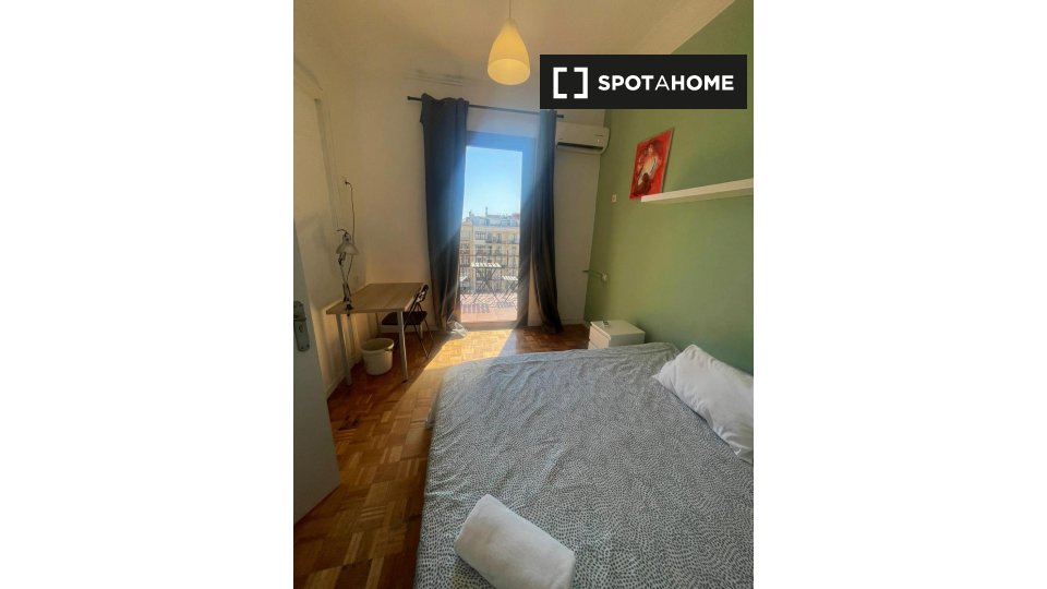 Double room Barcelona, 19 beds, 320m² — photo 3