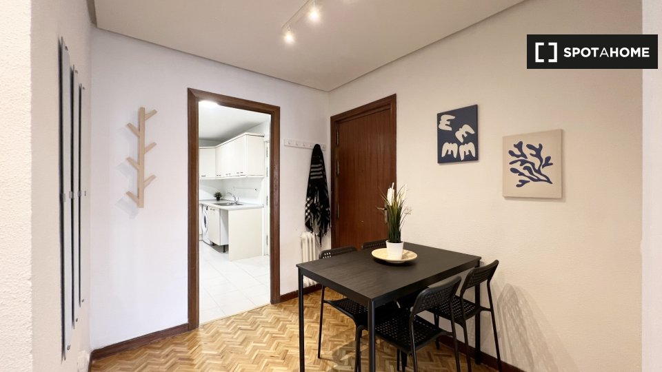 Double room Madrid, 5 beds, 95m² — photo 8