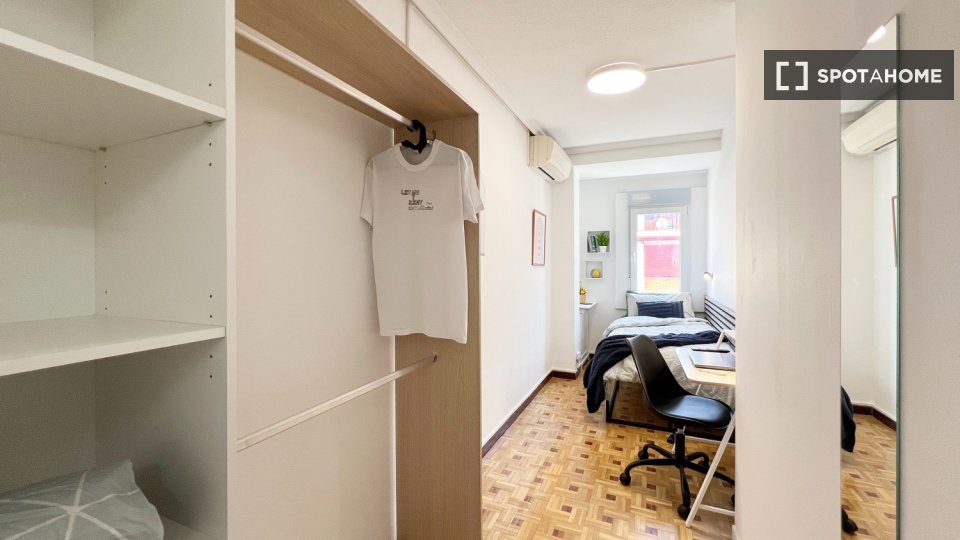 Double room Madrid, 6 beds — photo 19