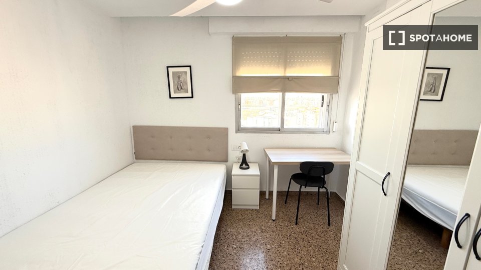 Double room Valencia, 7 beds, 200m² — photo 10