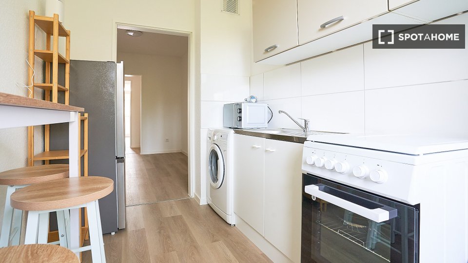 Double room Dusseldorf, 3 beds, 61m² — photo 11