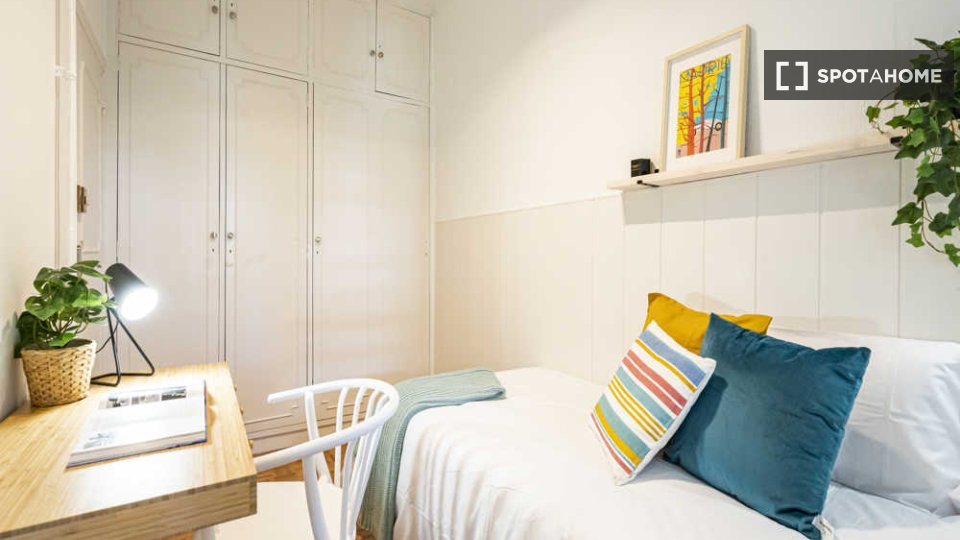 Double room Madrid, 6 beds — photo 25