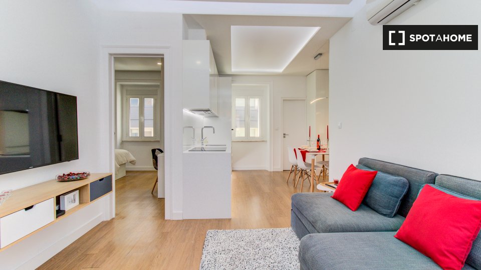 Apartment Lisbon, 2 beds, 70m² — photo 1