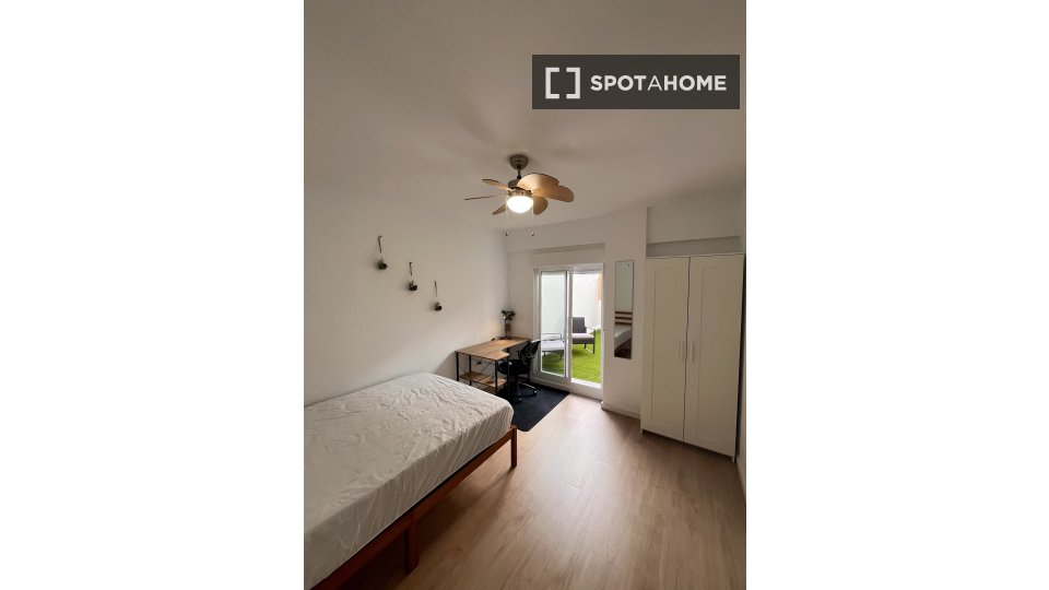 Double room Valencia, 5 beds, 120m² — photo 28