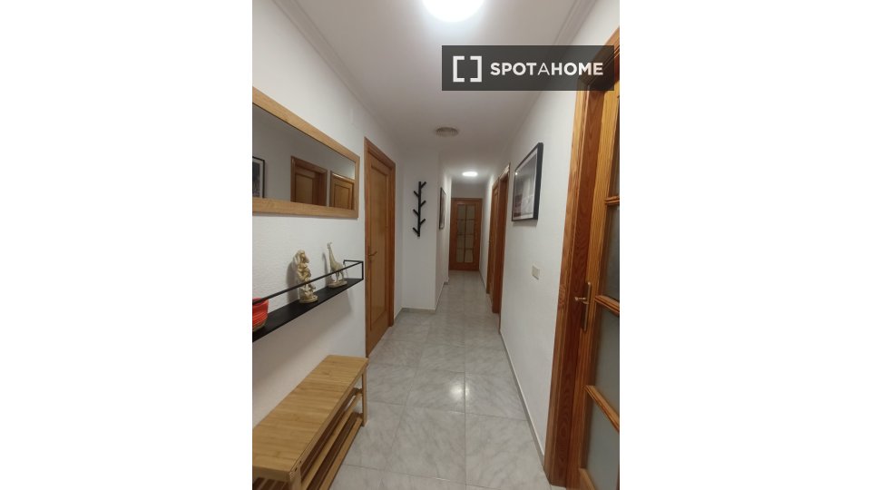 Apartment Alicante, 3 beds, 77m² — photo 16