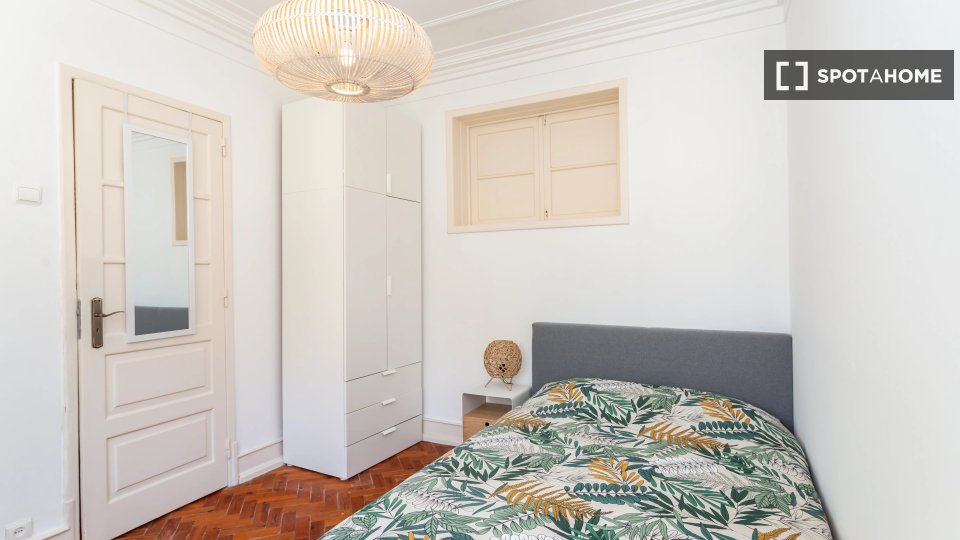Double room Lisbon, 4 beds — photo 6