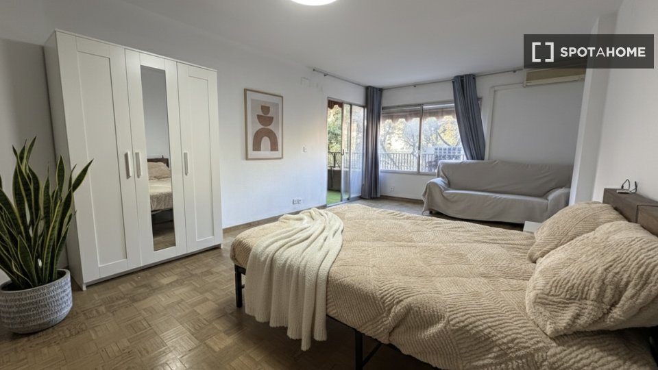 Stanza in appartamento condiviso in affitto ad Aiora, Valencia - in Valencia
