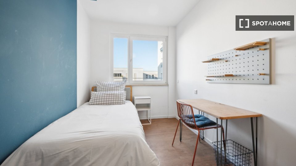 Double room Berlin, 3 beds, 83m² — photo 2
