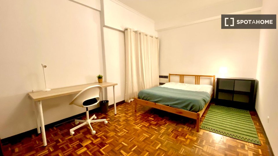 Double room Lisbon, 4 beds — photo 18
