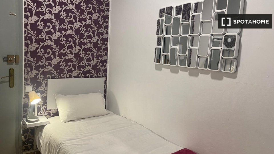 Double room Barcelona, 8 beds — photo 11