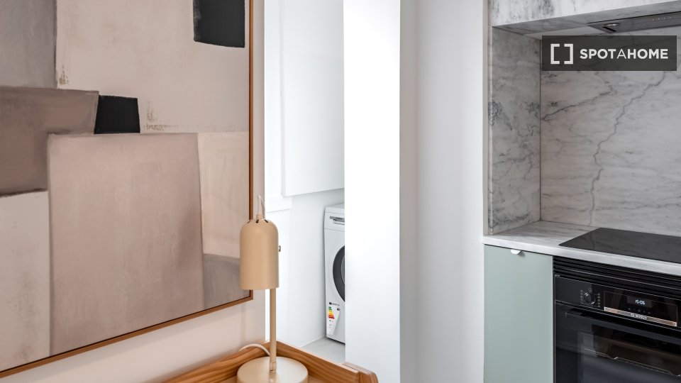 Apartment Lisbon, 2 beds, 70m² — photo 4