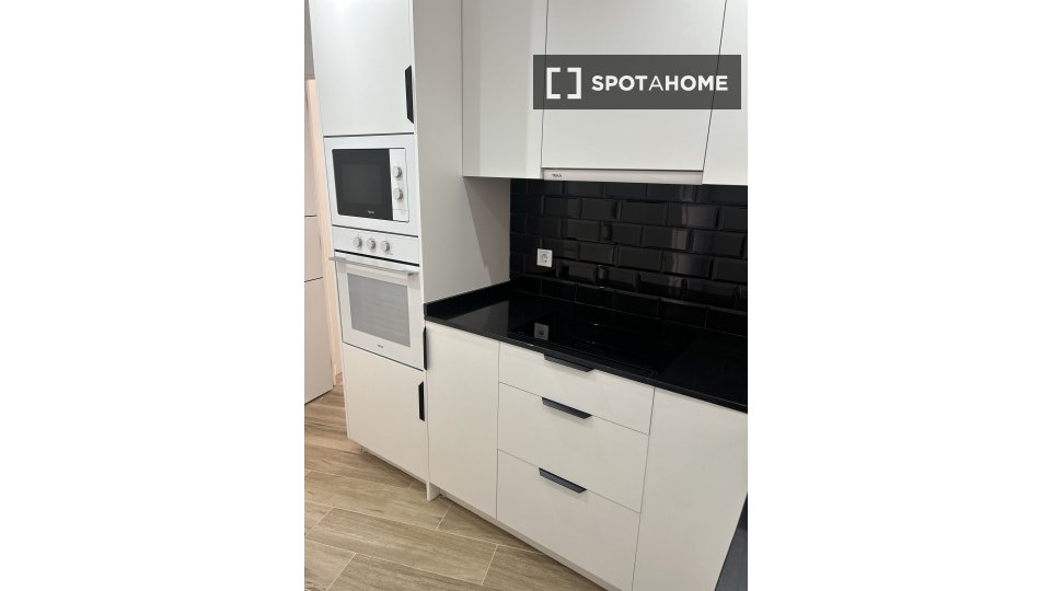 Double room Barcelona, 5 beds, 128m² — photo 10