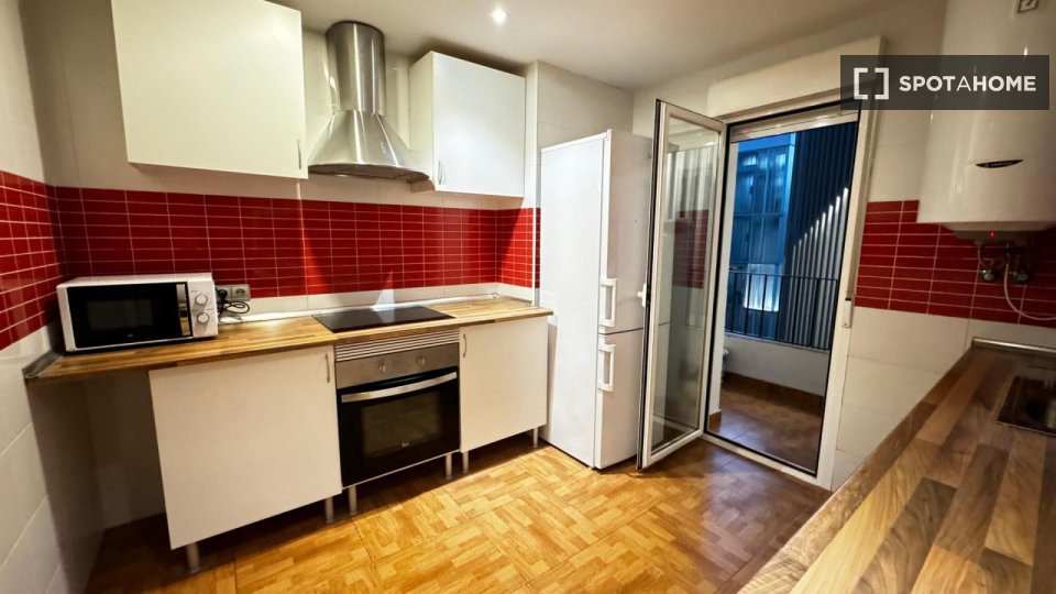 Double room Madrid, 5 beds — photo 8