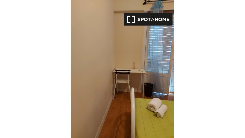 Double room Lisbon, 4 beds, 110m² — photo 9