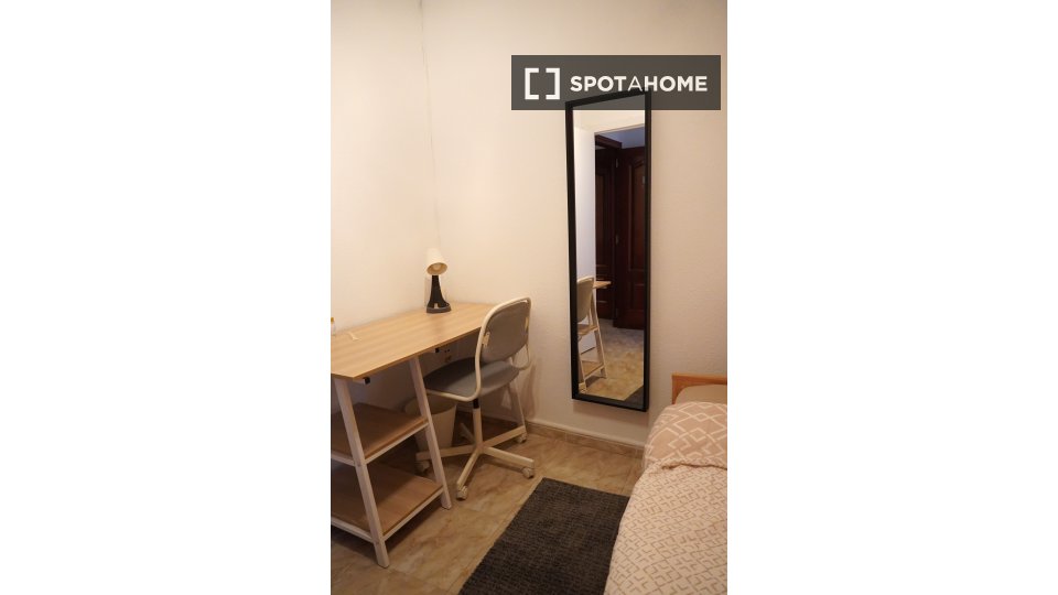 Double room Madrid, 6 beds — photo 12
