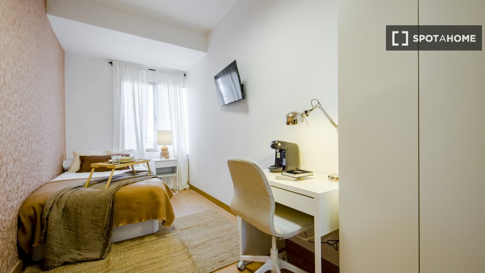 Double room Madrid, 6 beds, 120m² — photo 10