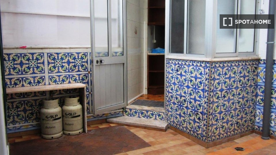 Double room Lisbon, 2 beds — photo 1