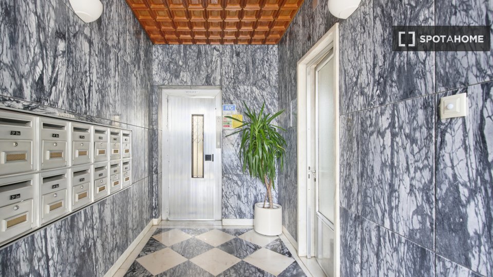 Double room Lisbon, 4 beds — photo 16