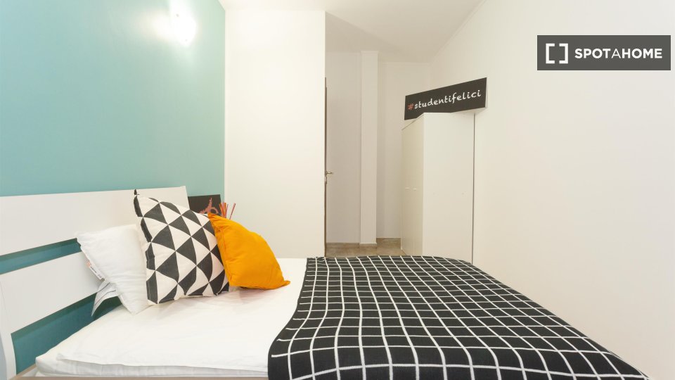 Double room Milan, 4 beds — photo 12