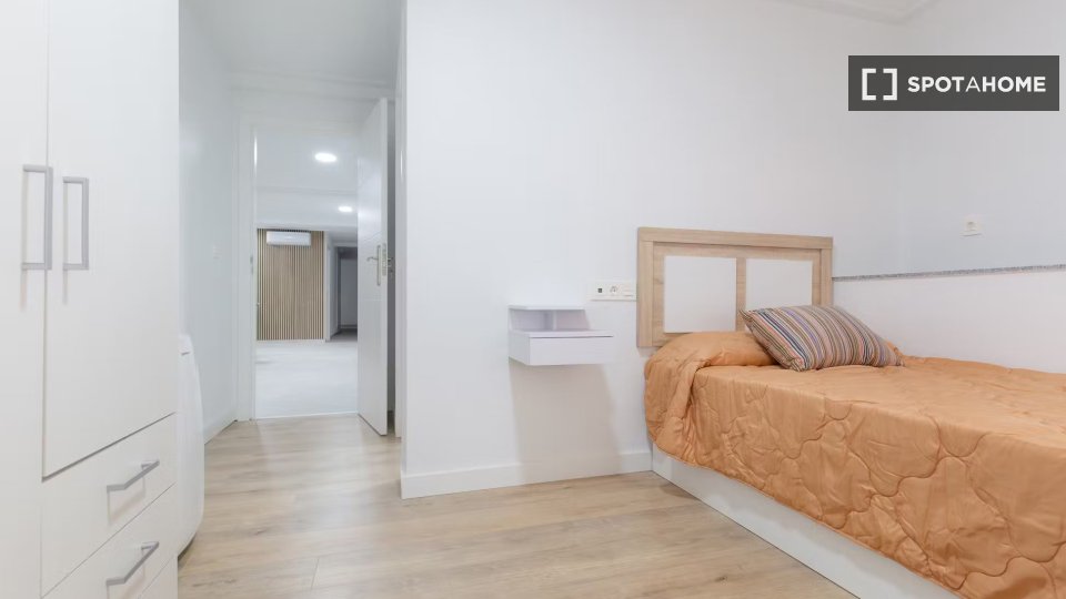Double room Alicante, 8 beds, 201m² — photo 7