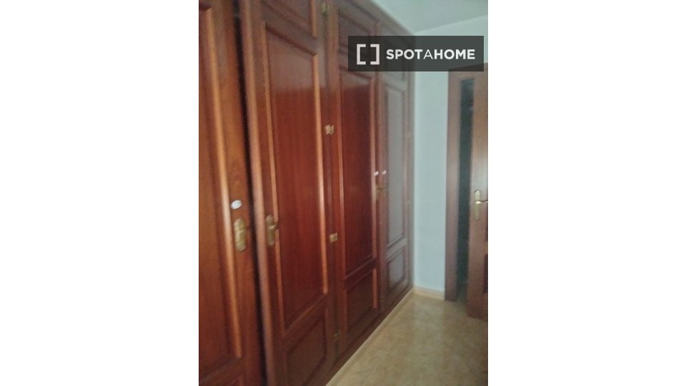 Double room Almeria, 3 beds, 110m² — photo 2