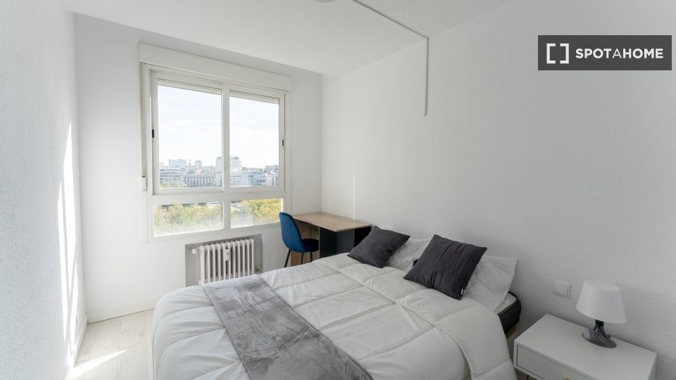 Double room Madrid, 6 beds — photo 5