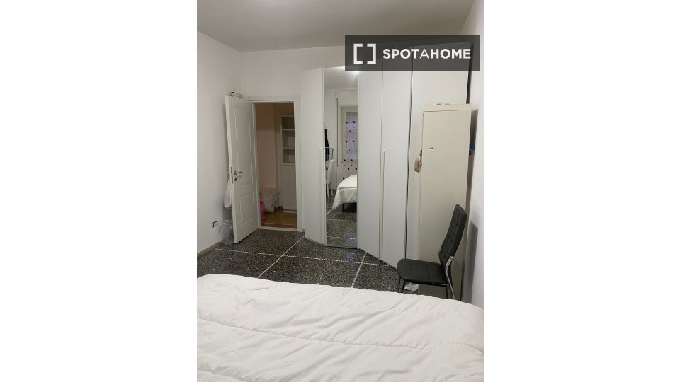 Double room Rome, 3 beds — photo 10