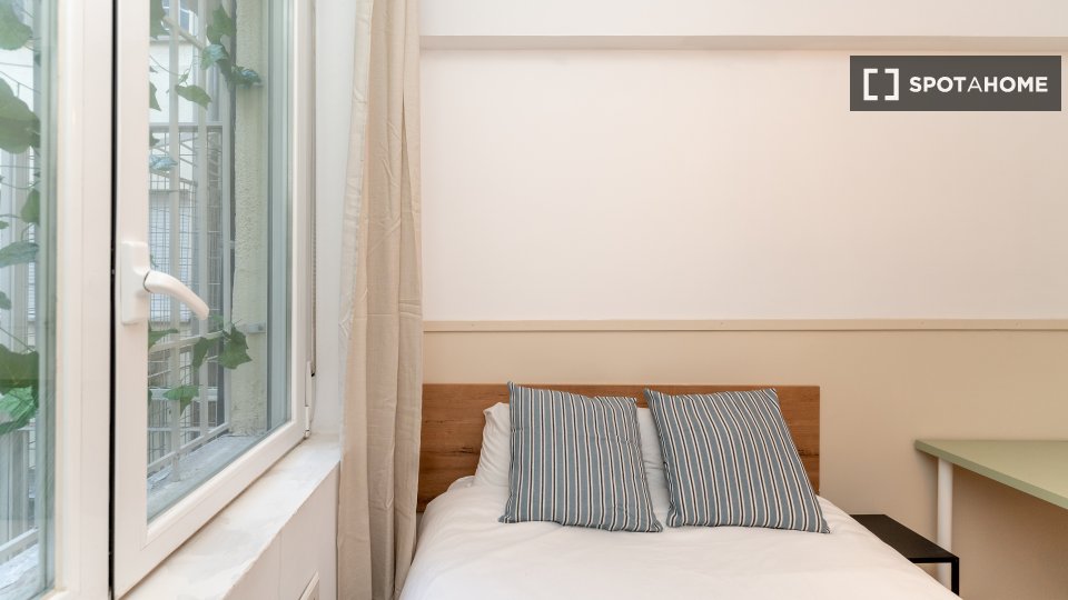 Double room Madrid, 6 beds — photo 20