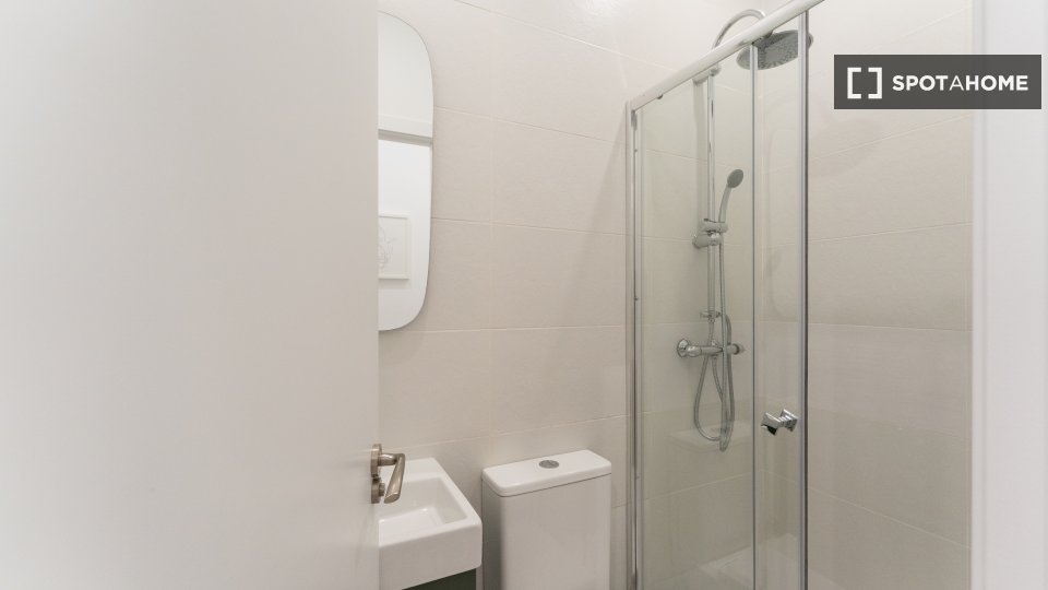 Double room Madrid, 4 beds — photo 15
