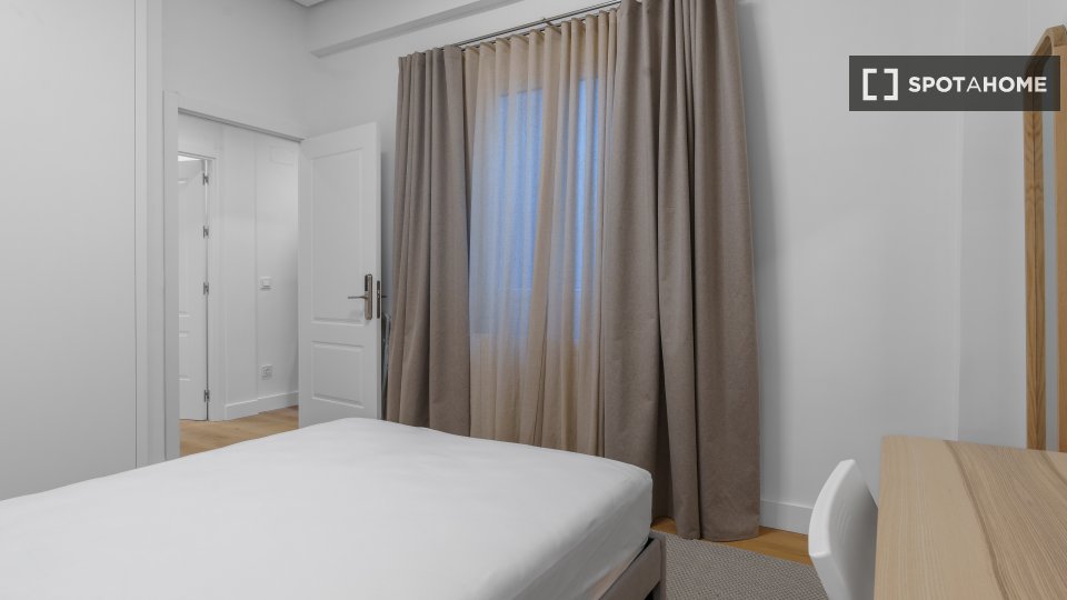 Habitación en piso de 4 dormitorios en alquiler en Gros, San Sebastián