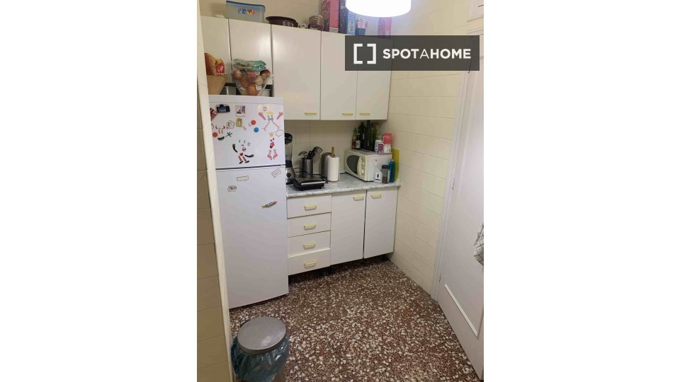 Double room Madrid, 3 beds, 105m² — photo 9