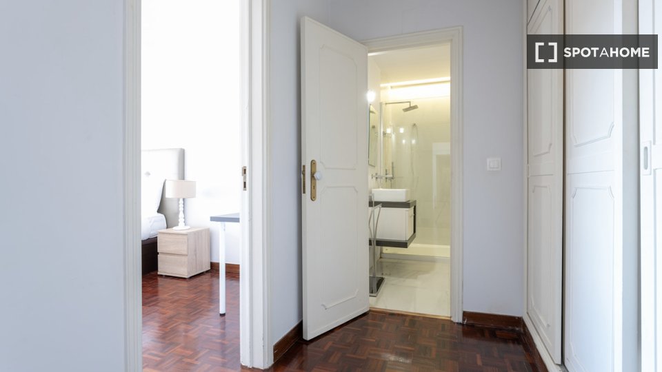 Apartment Lisbon, 4 beds, 280m² — photo 17