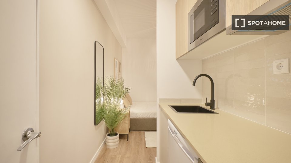 Double room Lisbon, 9 beds — photo 12