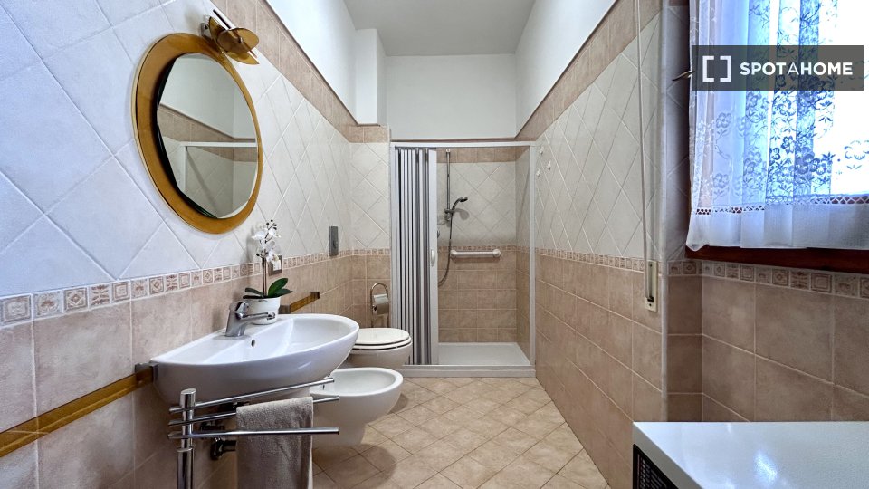 Double room Florence, 3 beds, 100m² — photo 5