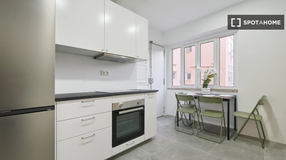 Double room Lisbon, 6 beds — photo 15