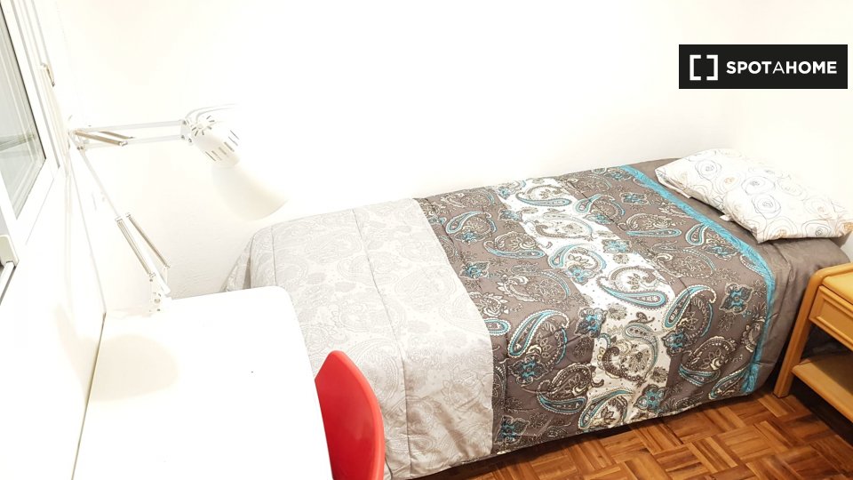 Double room Madrid, 5 beds, 100m² — photo 20