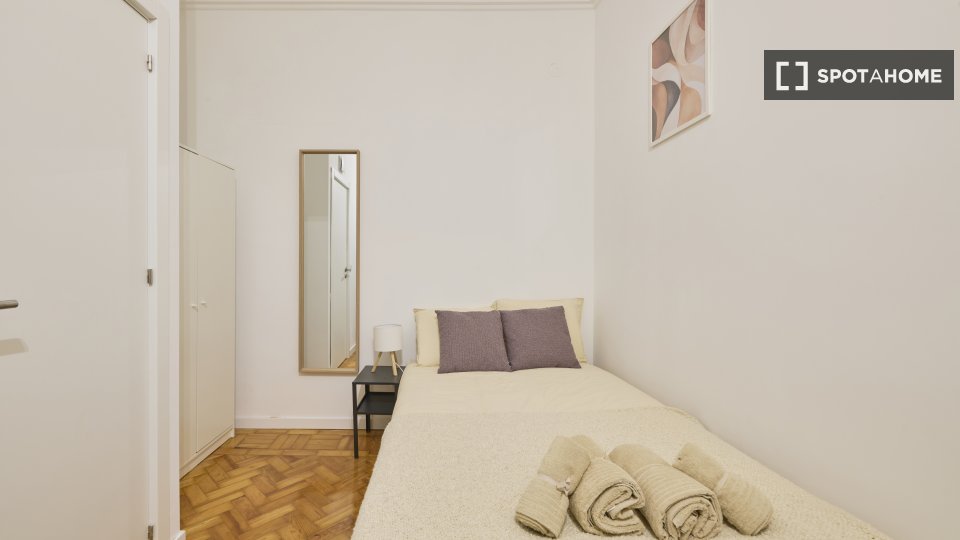 Double room Lisbon, 11 beds — photo 39