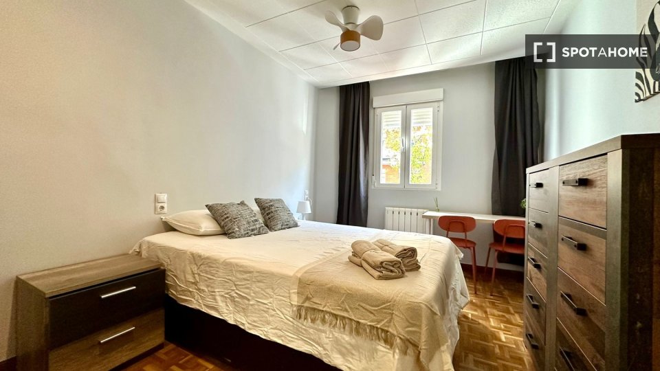 Double room Madrid, 3 beds — photo 4