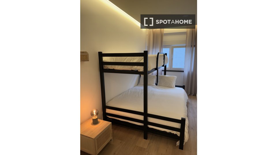 Apartment Lisbon, 3 beds, 85m² — photo 11