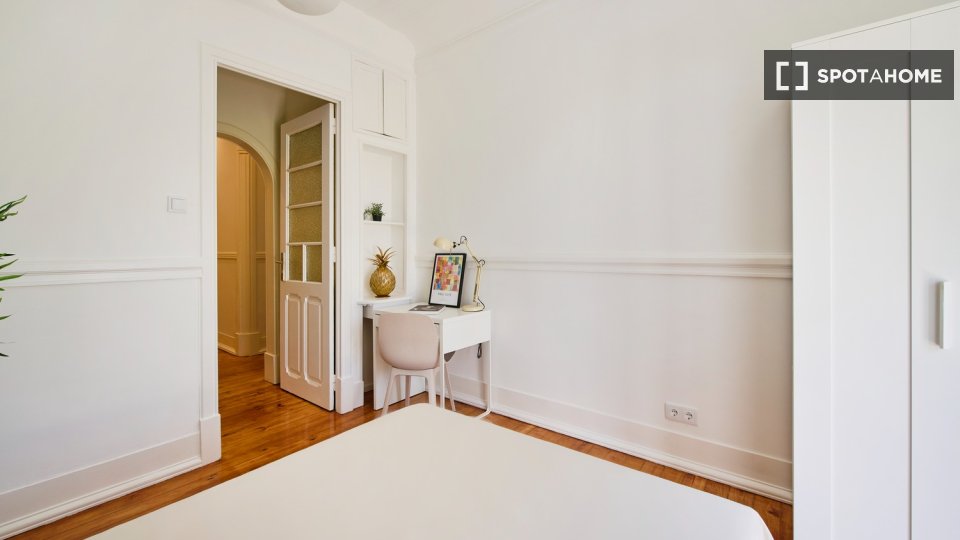 Double room Lisbon, 5 beds — photo 11