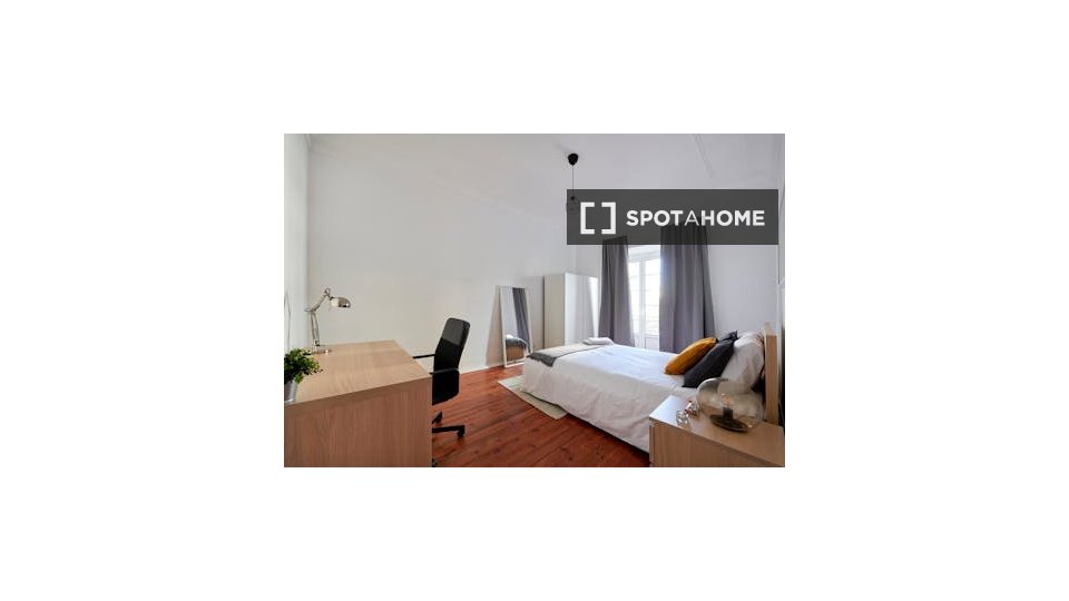 Double room Lisbon, 4 beds — photo 13