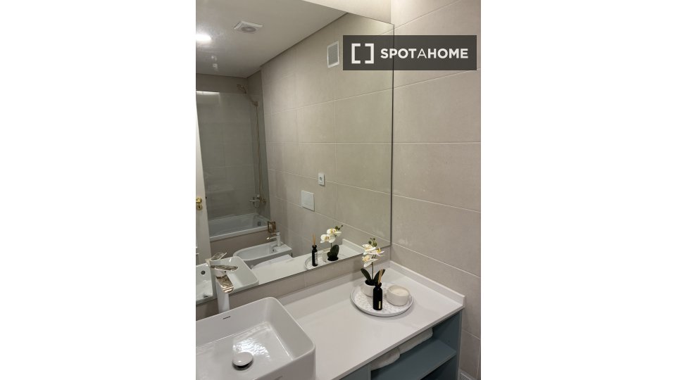 Double room Lisbon, 2 beds, 90m² — photo 3