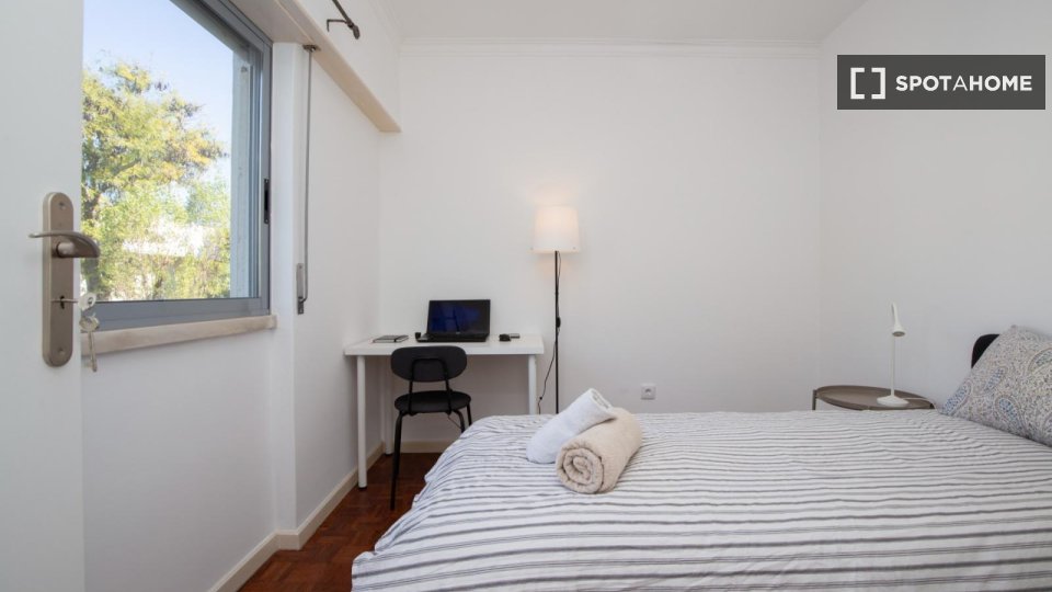 Double room Lisbon, 4 beds, 100m² — photo 12
