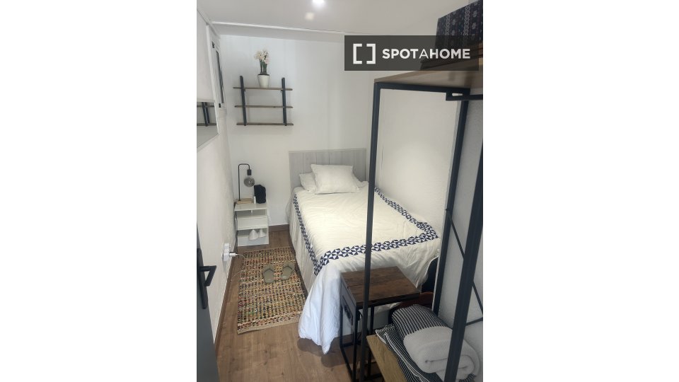 Double room Barcelona, 1 bed, 80m² — photo 1